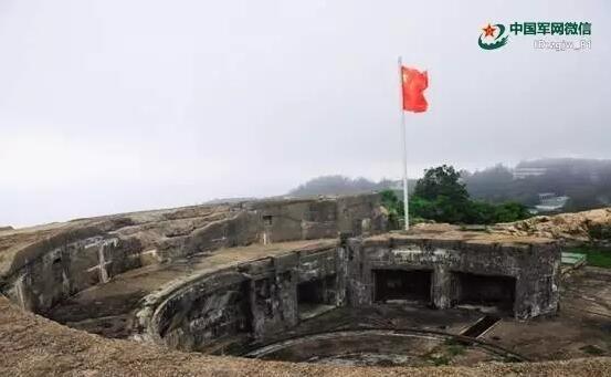 1941年12月25日清晨，香港总督杨慕琦遵照英国首相丘吉尔的电令再次拒绝向日军