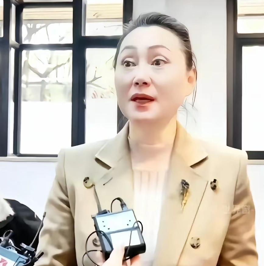 63岁大宋佳晚年生活太让人羡慕🔥如今定居比利时，和小8岁富商老公相伴，日子过