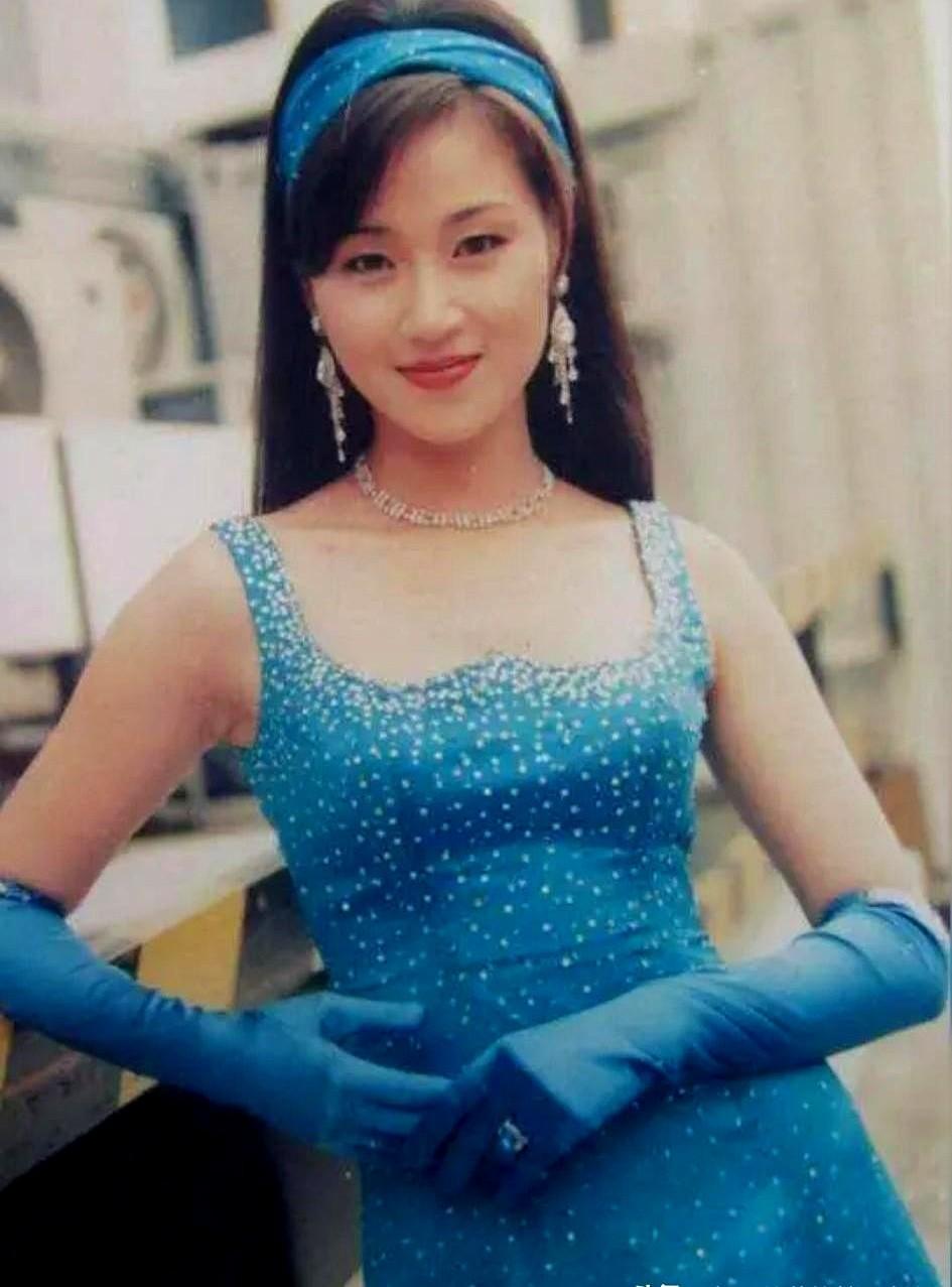 万绮雯那句“非他不嫁”，咋就没嫁给甄子丹？1995年拍《精武门》，一个是亚视