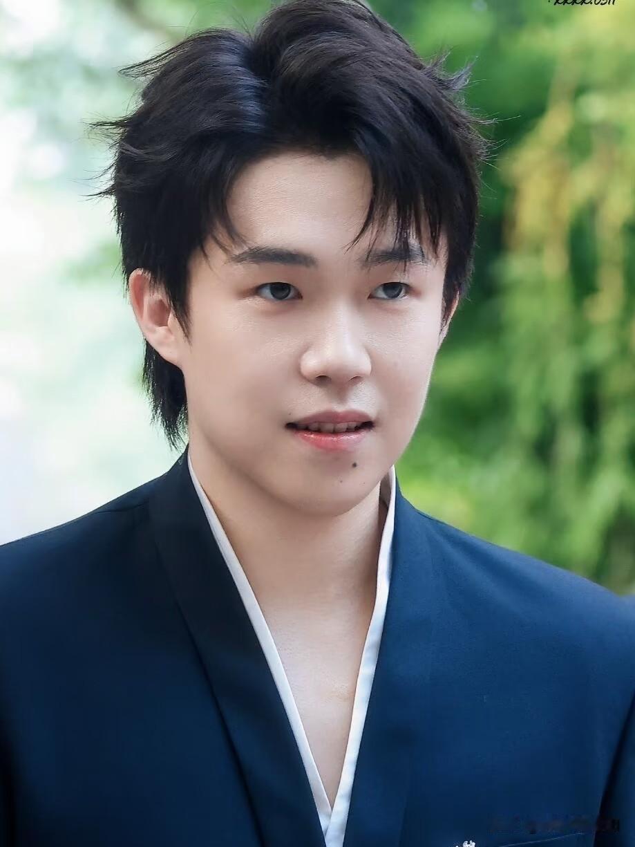 王一博和林俊杰捐了200万，我不意外。​李现和马伊琍捐了100万，我也不意外。