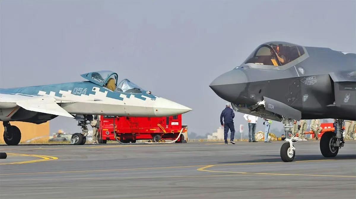 一边嫌弃一边买！印度新德里电视台2月24日报道，印度空军考虑从俄罗斯订购40架苏