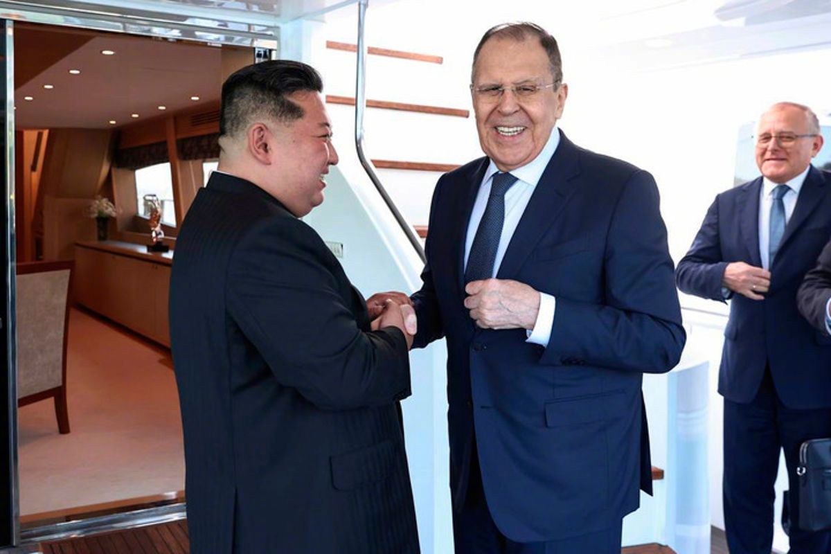 【#普京给金正恩传口信#】据俄罗斯卫星社网站7月12日报道，俄罗斯外长拉夫罗夫在