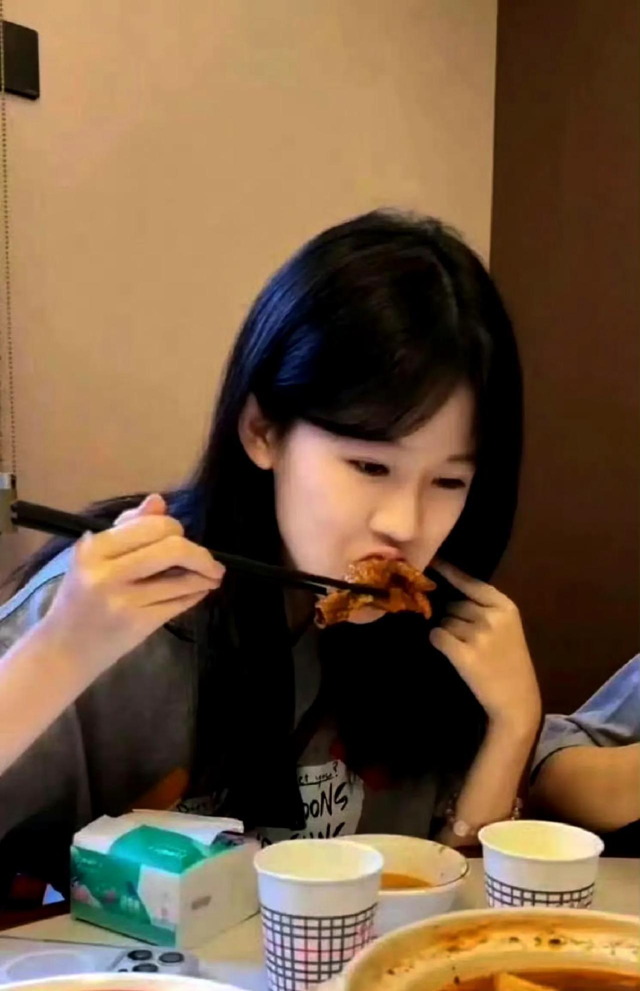 #陆毅鲍蕾太会养女儿了#真的。陆毅鲍蕾太会养女儿了！家人们谁懂啊，每次看到陆