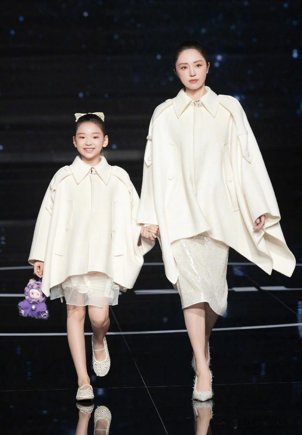 董璇和张维伊结婚也许是为了热度吧。参加姐姐当家的四个女明星里，谢娜是国民度