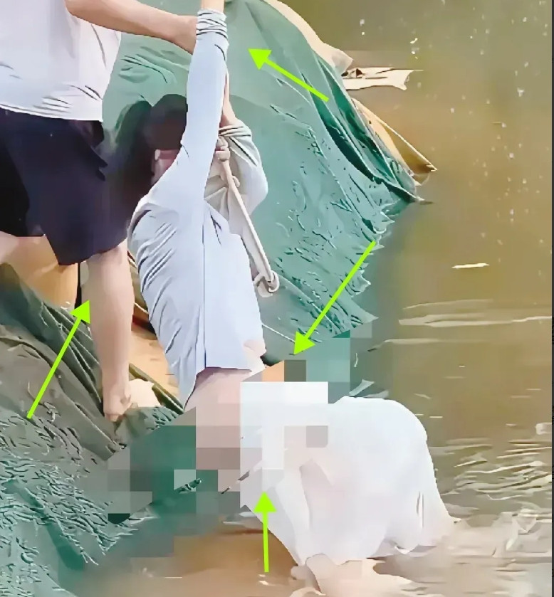 近有个大哥跳水救人，因为地上太滑，一不小心就把姑娘的裙子给扯掉了。没想到这时旁边