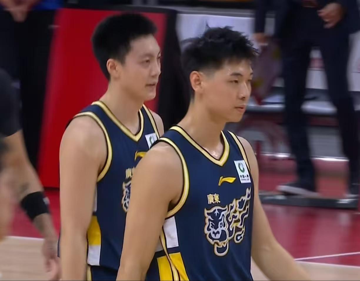 广东球迷别再吐槽朱芳雨引进外援失败了，这借口是站不住的！第一阶段萨林杰、奎因、萨