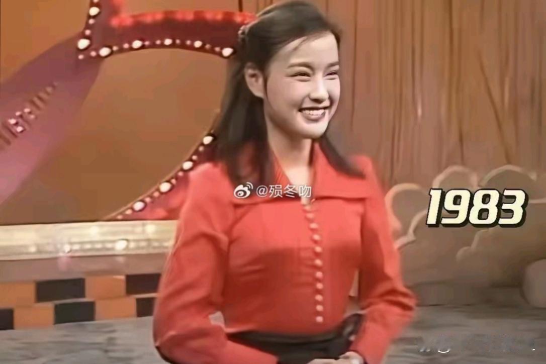 刘晓庆为了证明自己身材没变，穿上了47年前的服装。​​​