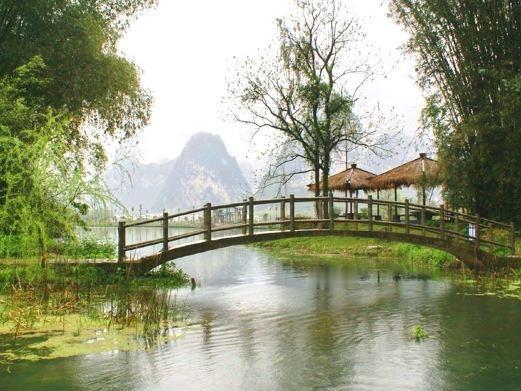 每次回来，去两个姑姑家里，大姑家里挺富有，去看她，去了没人倒茶，聊几句话就冷场，