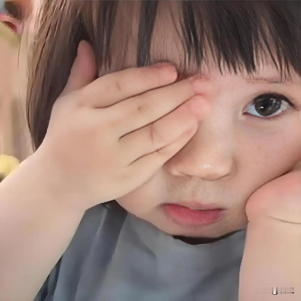 我老公有个很奇葩的行为2岁的儿子每天晚上八点多睡觉老公会在晚上九点多抱着儿子