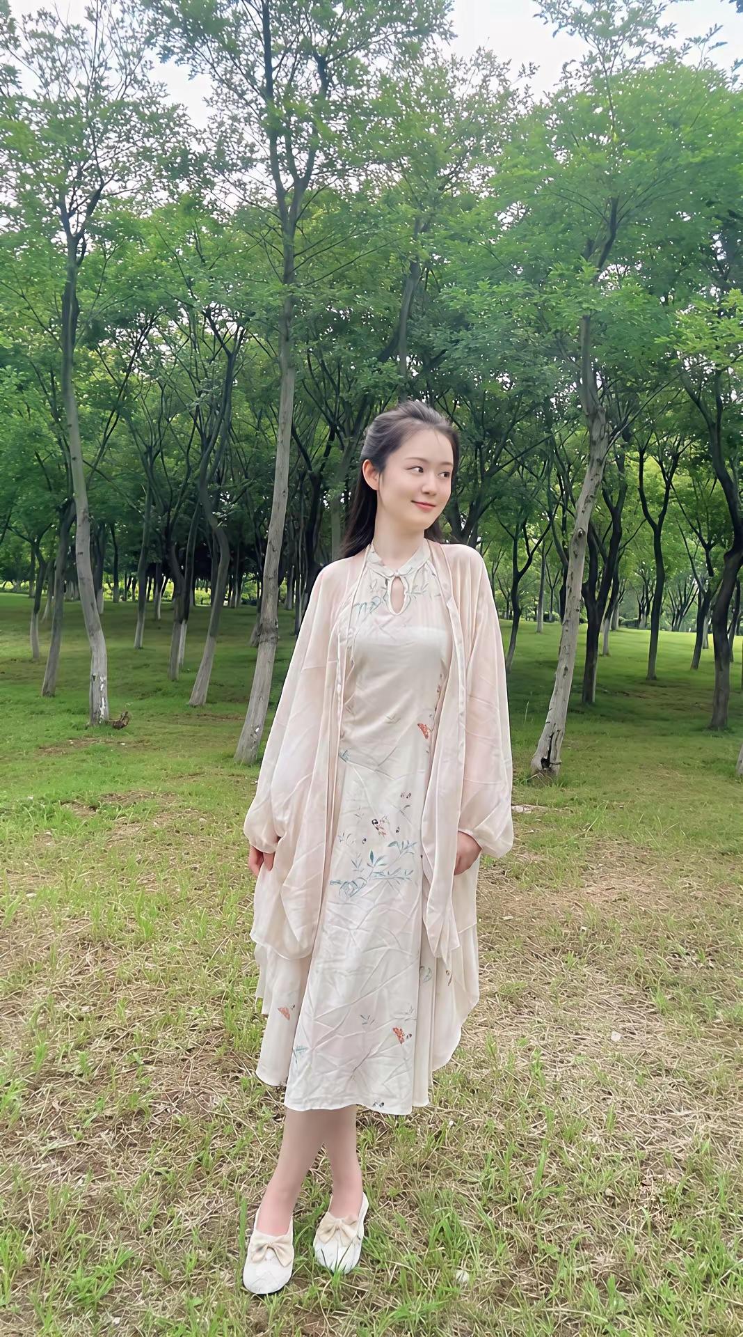 女生如何穿搭看起来时尚更有品味呢分享一张唯美照片。