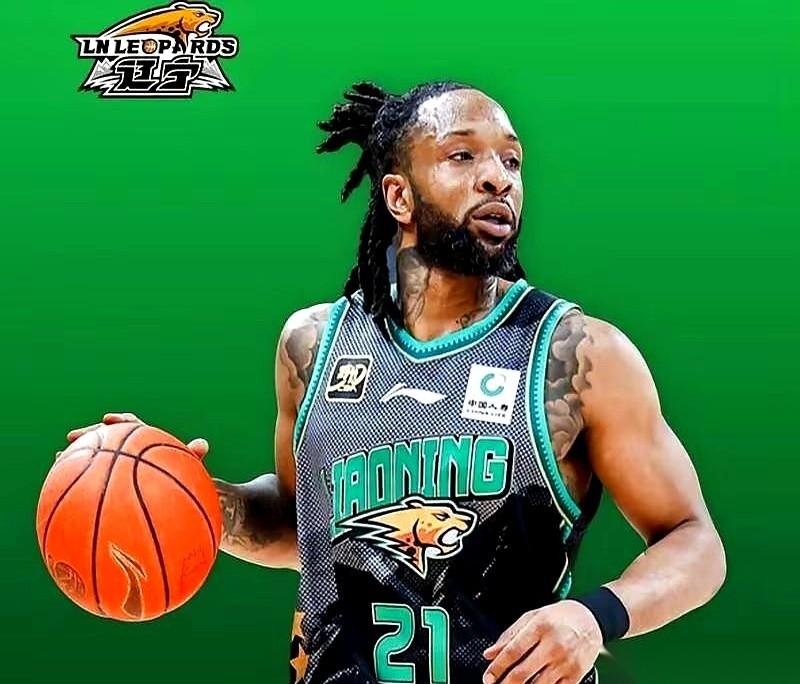 当着全场和摄像头的面，直接跟主教练顶牛。哥们儿，你是不是忘了点啥？乌戈把你换