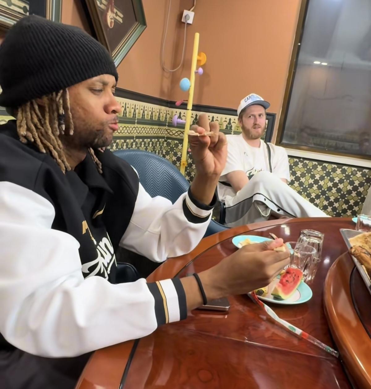 同曦男篮崇洋媚外，薄此厚彼，真是一个没出息，没前途的球队。昨天，同曦男篮发到达新