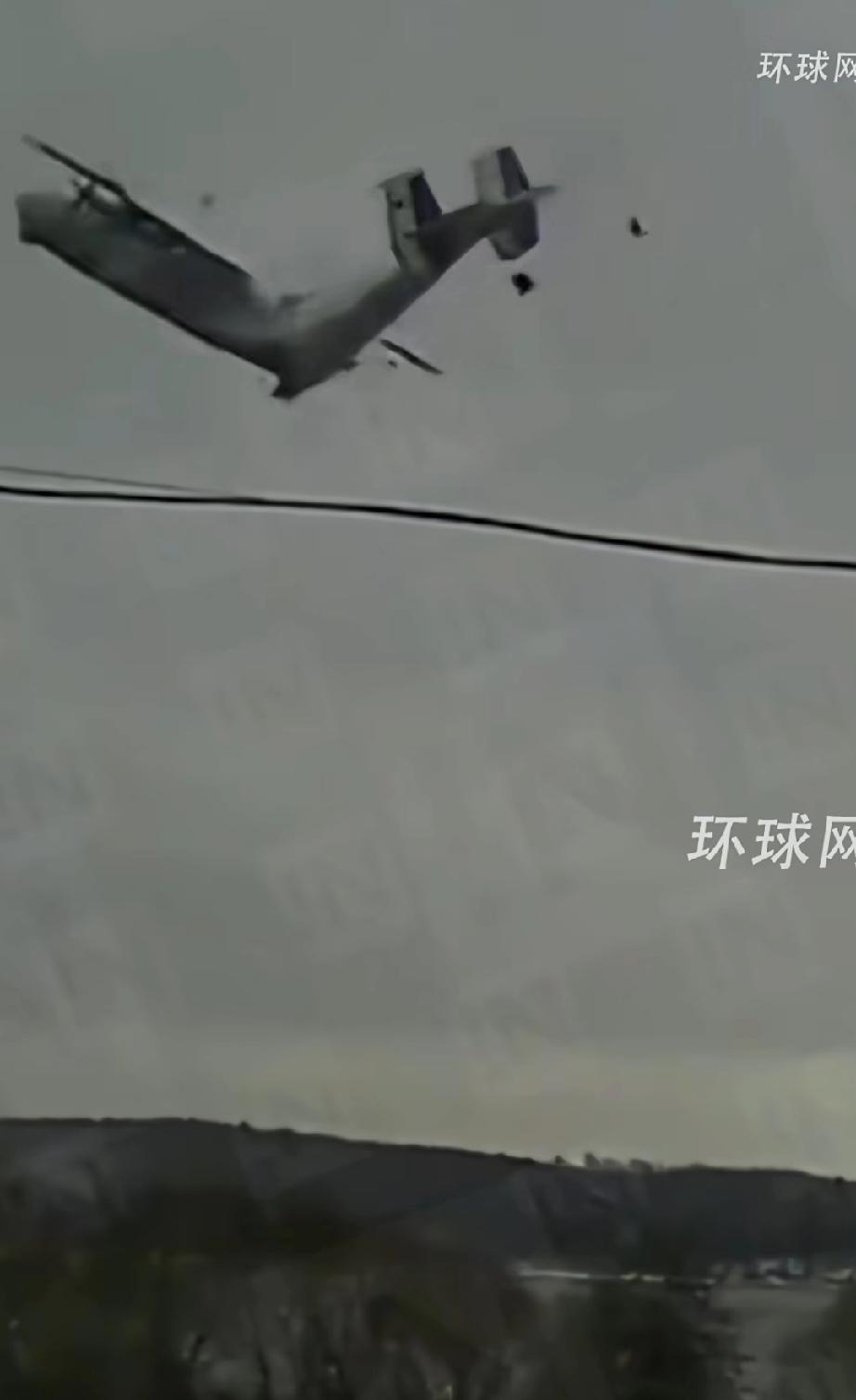 俄罗斯一架安22军用运输机在空中解体断成两截，机组人员全部身亡。乌克兰再一次搬