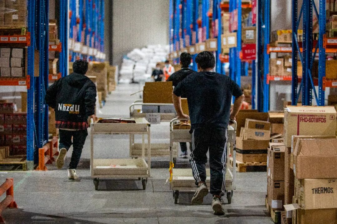 阿里、京东、美团, 从外卖卷向“闪电仓”