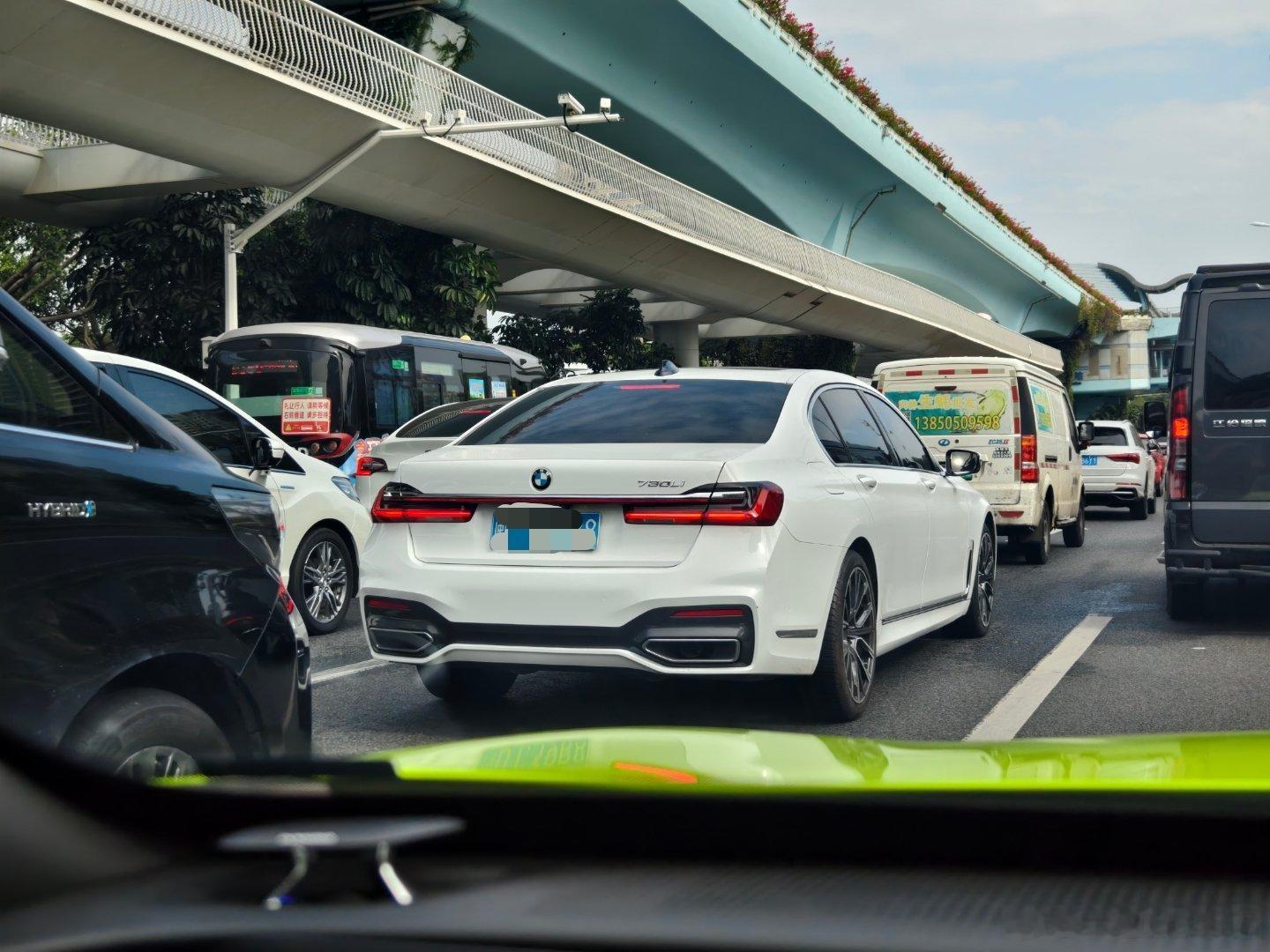 路上遇到白色7系概率有多小老款少见新款更少见​​​