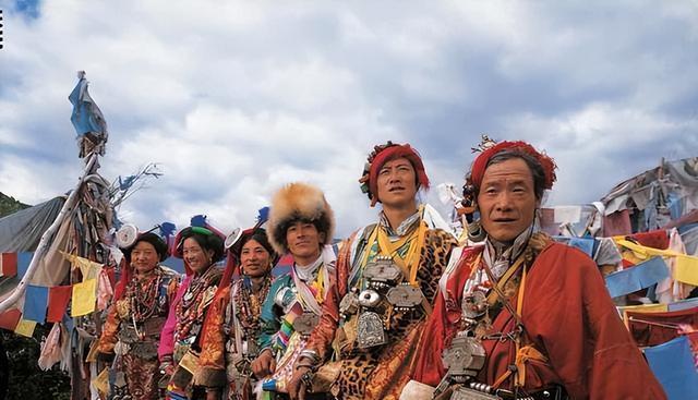 18世纪末，一支尼泊尔廓尔喀骑兵侵入西藏，战败后大部撤回。唯有一支小队因迷路滞留