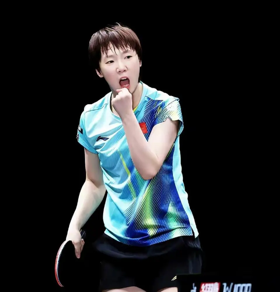 王曼昱4-0夺冠，别慌！中国女乒的“底牌”还在看完王曼昱这次夺冠，网上又开始喊“狼来了”。要我说，大