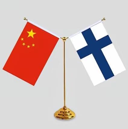 芬兰总理刚到北京，涉华言论就曝光了：来自中国北京的问候。芬兰总理刚到北京，一