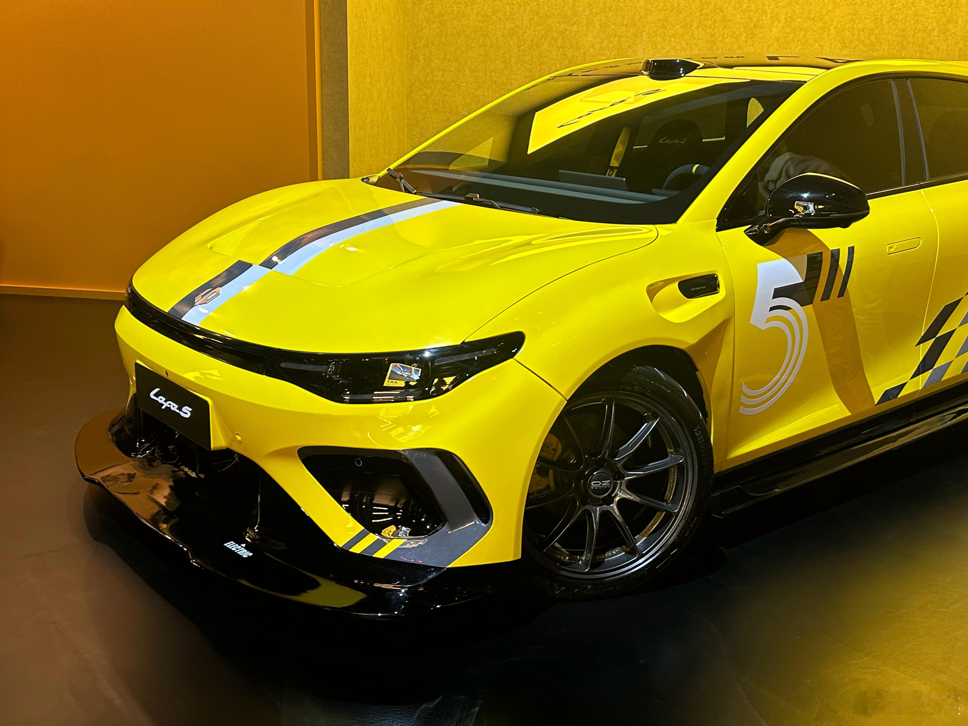 零跑Lafa5今晚上市，年轻人的第一辆纯电轿跑来了几个重点信息：纯电续航605