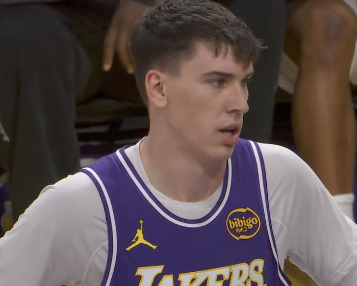 湖人的拉拉维亚打的真好，他出场33分钟，5投5中，三分2中2,得到了14分5篮