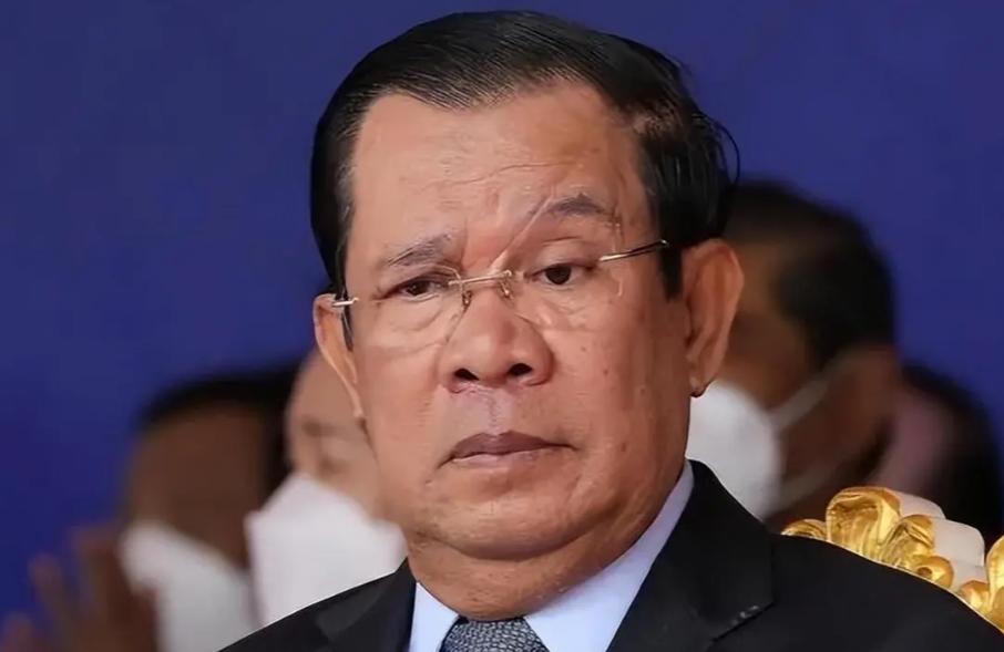 最近东南亚圈里这事闹得挺热闹，泰柬边境刚起冲突，特朗普就急匆匆跳出来调停，又是打