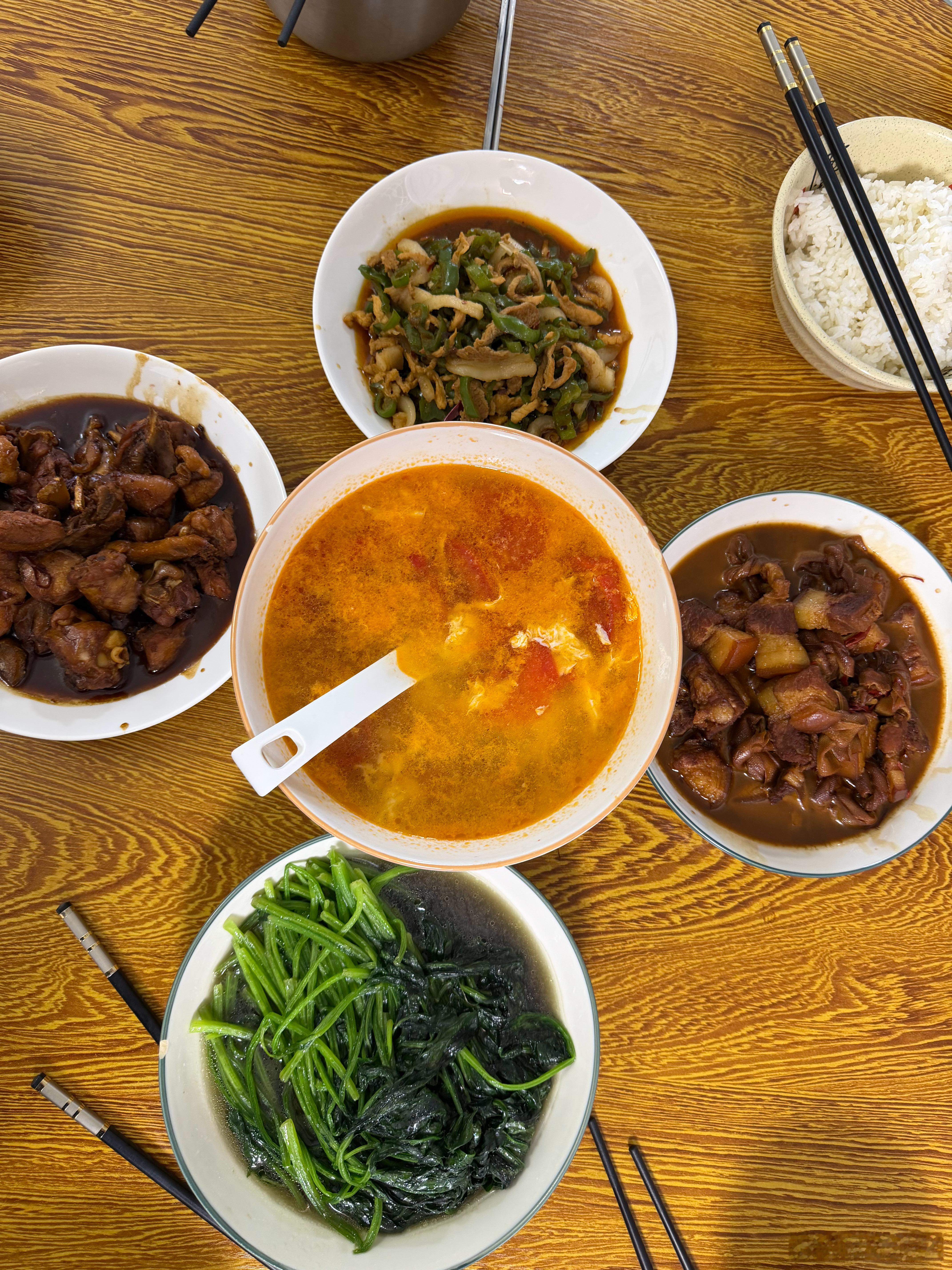 开饭开饭，肚子饿了。​​​
