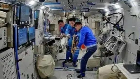 中国空间站VS国际空间站：私人别墅与群租房的太空博弈