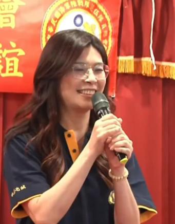 郑丽文谈统一。又爆出惊人言论！直接引起众怒！她总说强扭的瓜不甜。她强调