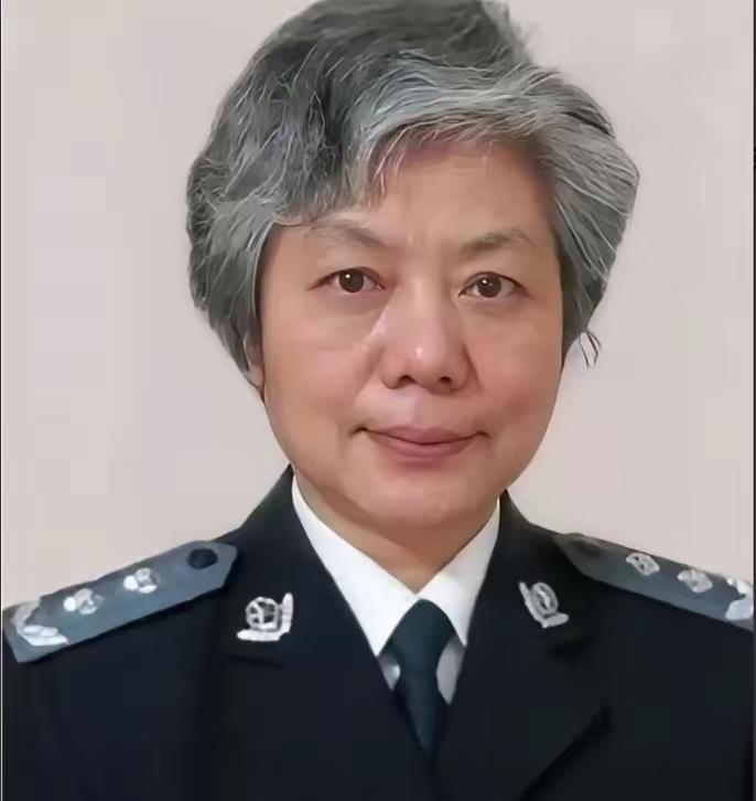 🌛“不能判刑，那就高额罚款！”2024年，中国人民公安大学李玫瑾教授建议，