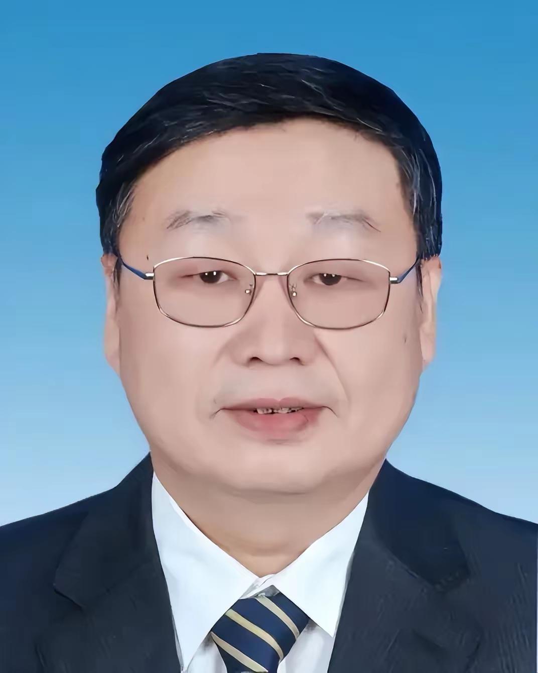 黄三多这回落马，泉州官场不少人是真没想到。​10月10号，泉州市纪委监委的通报