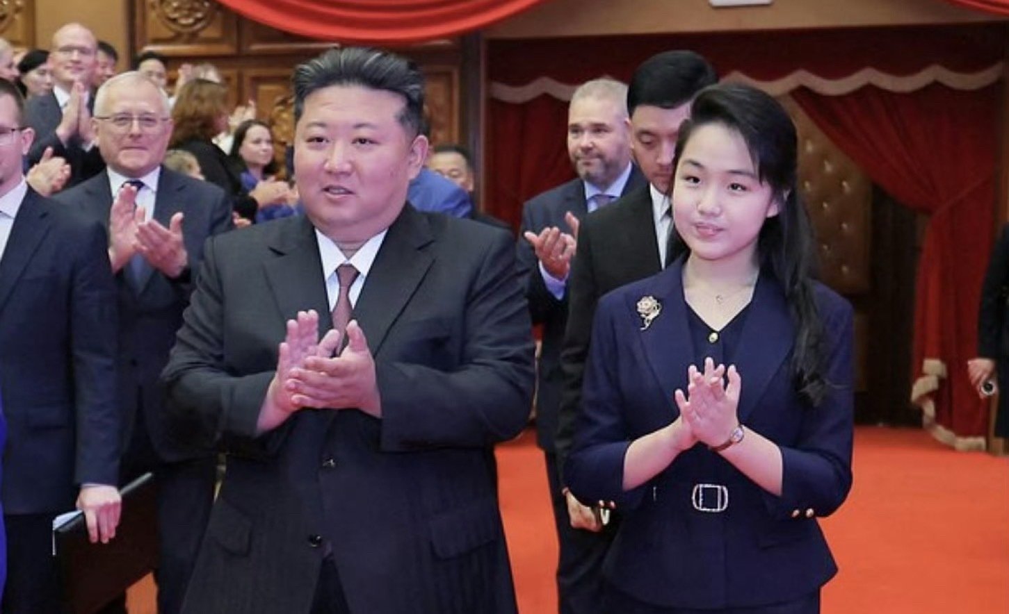 金正恩是去哪都带着女儿金主爱，这真是在培养接班人吗？​​​