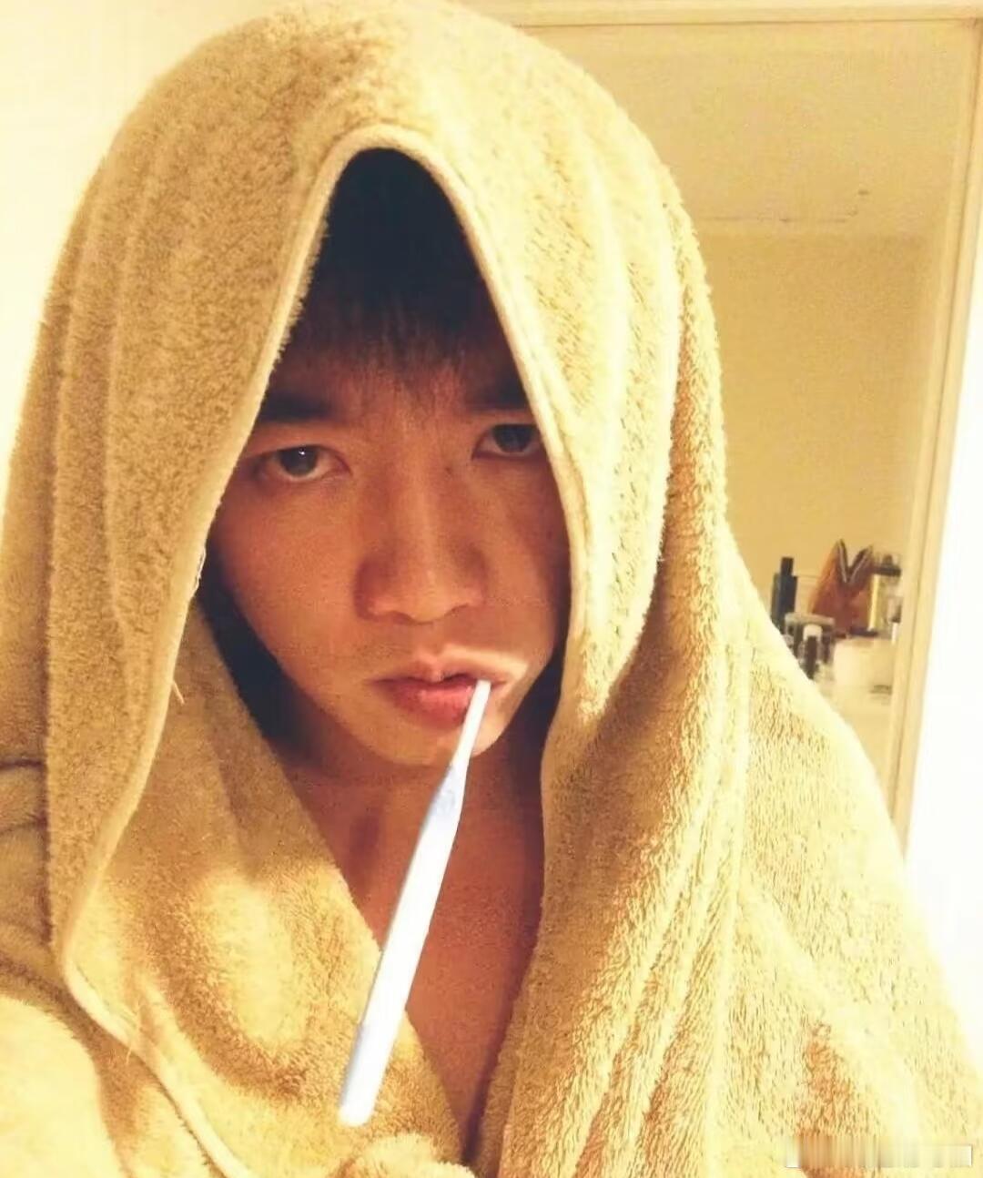 郑恺也算是一代人的男神，法拉利老了也是法拉利，从奔跑吧兄弟第一季、第二季、第三季
