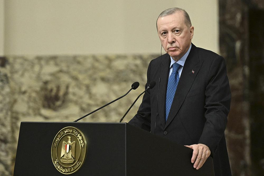 土耳其总统埃尔多安谈伊朗问题：“我们强烈谴责今天（28日）发生的袭击事件，这不仅