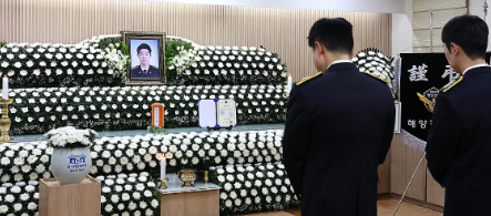 9月11日，韩国仁川海警李在锡（34岁）在营救滩涂被困中国籍老人时不幸殉职，其家