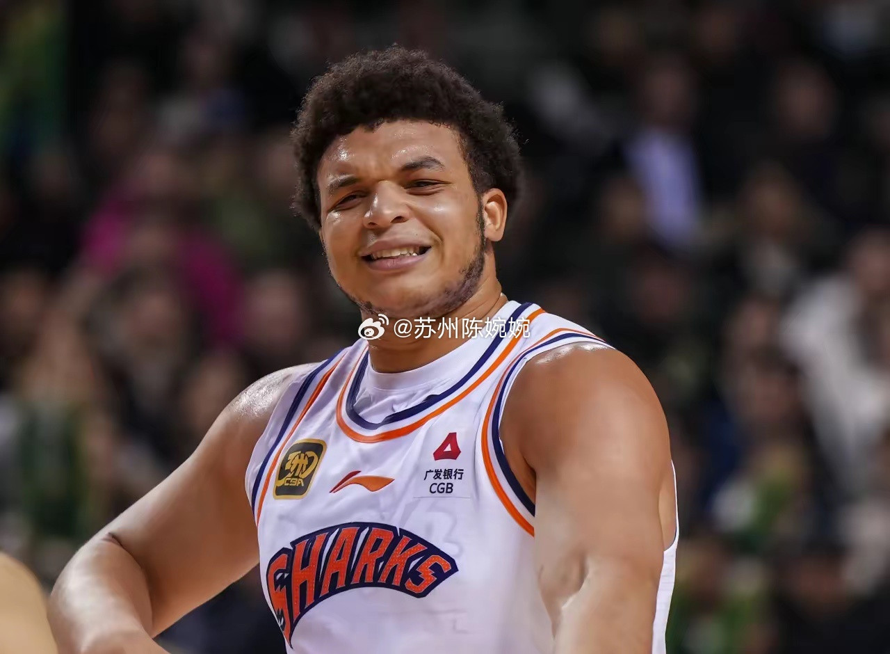 洛夫顿卢伟各退一步！据上海媒体人薛思佳透露：洛夫顿与卢伟虽然发生口角争执，但两人