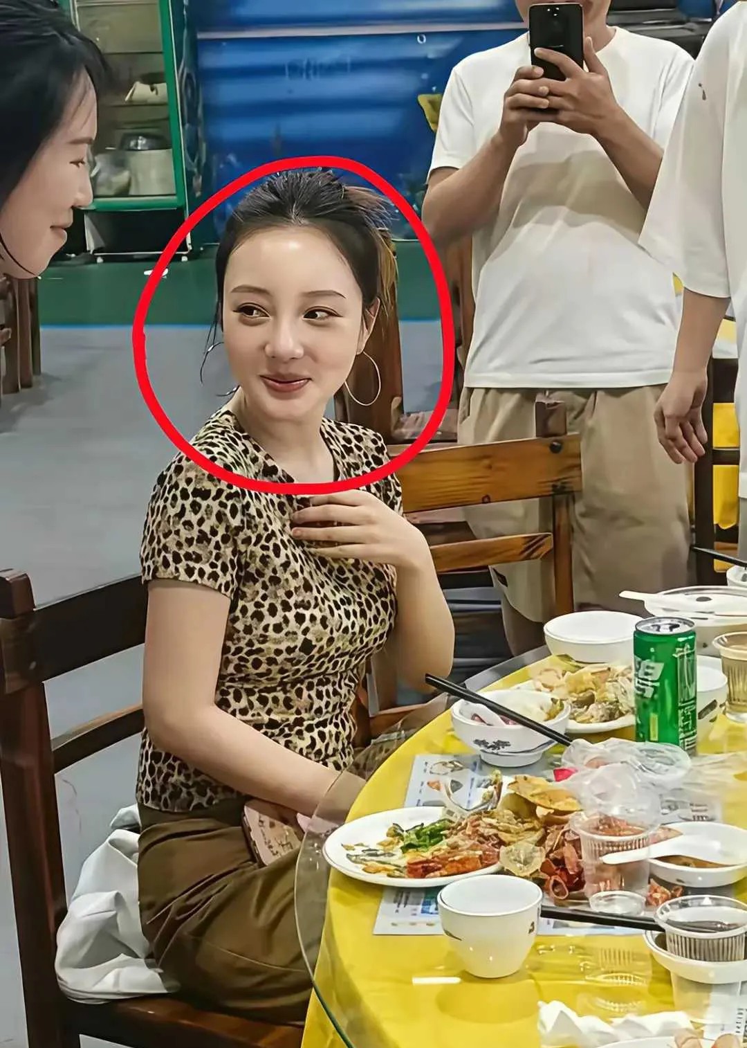不得不承认李小璐确实挺耐看的
