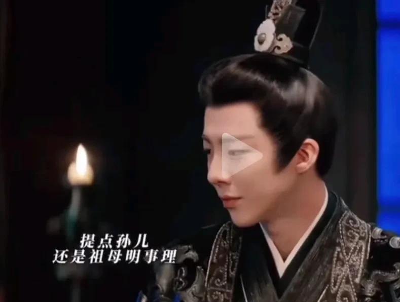 《折腰》原来能让魏邵开窍的只是需要一个那旗鼓相当的帅哥出现追小乔就行了。没想到