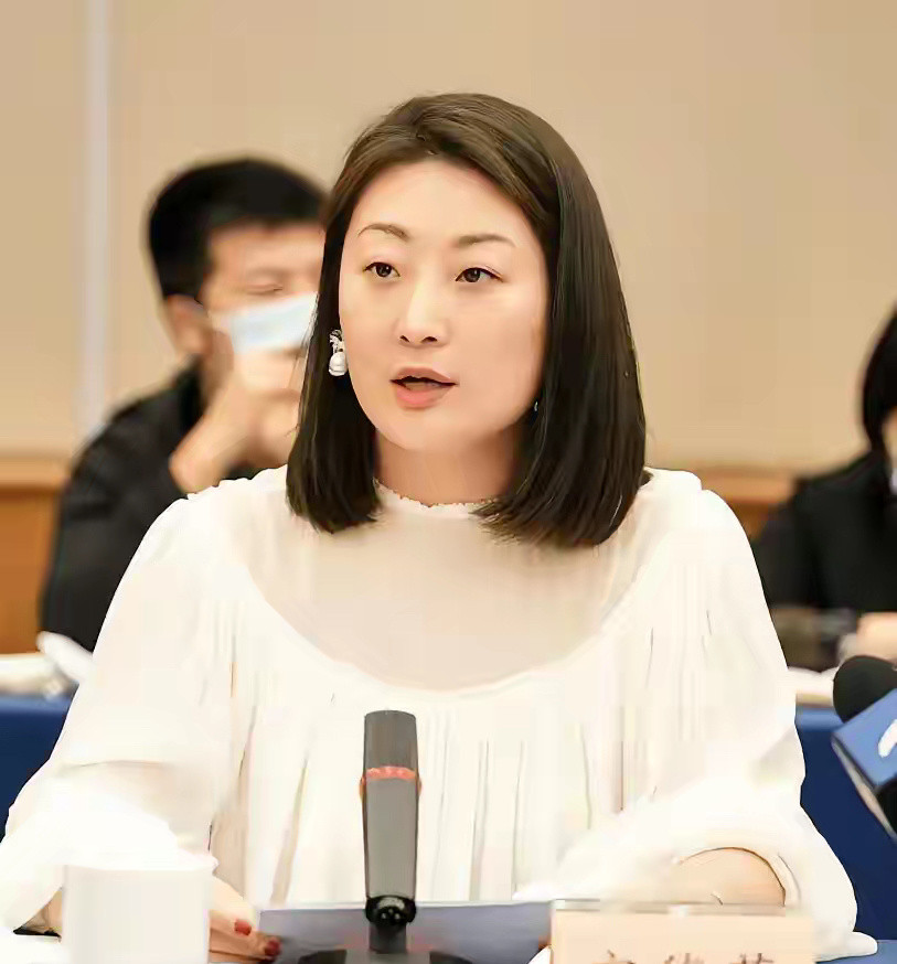 这信托配置真是太绝了！每人7亿美元的信托，还只能取利息，更关键的是不算婚前财产，