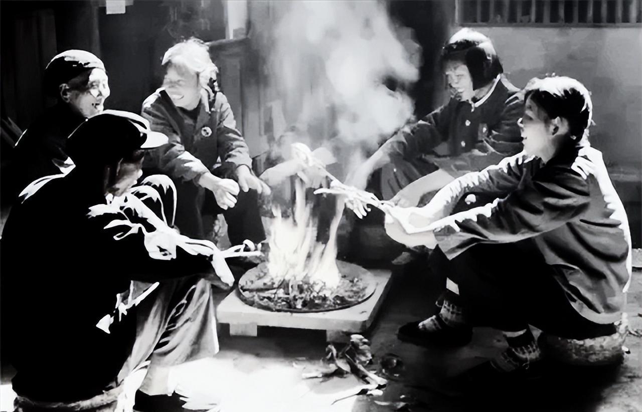 1981年冬，原兰州军区第一副司令员在1个雪天，乘坐小车回乡。小车停在了公社，司