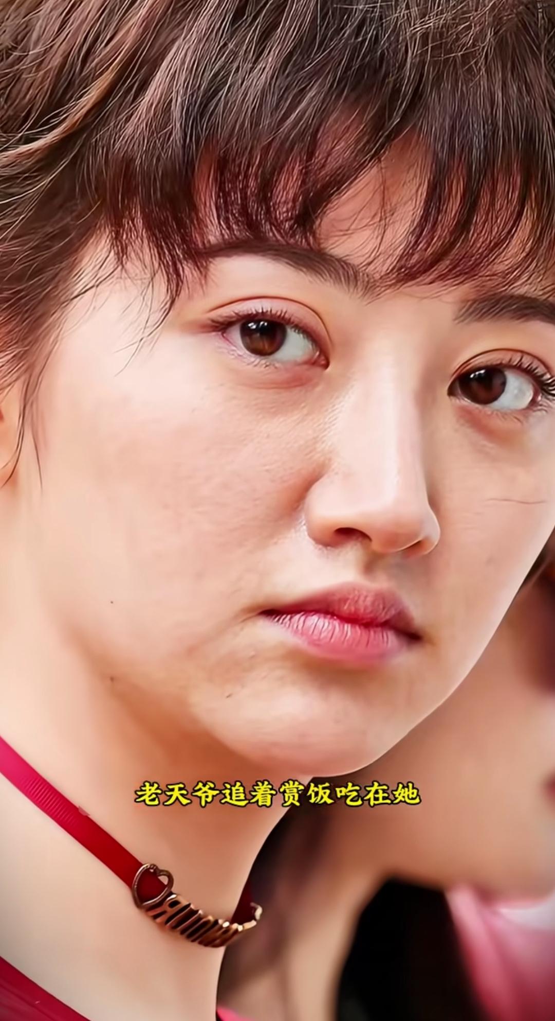 卸下浓妆，泯然众人。