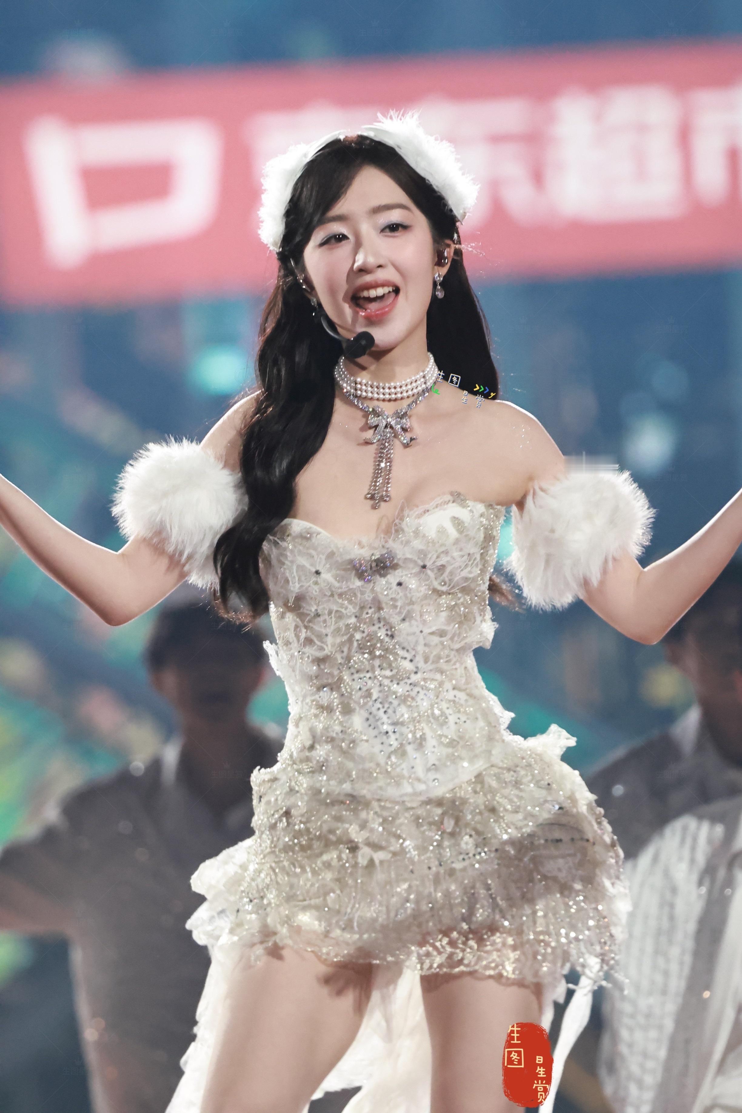 邓恩熙湖南卫视跨年表演唱跳活力的兔系少女🐰🧚♀️湖南卫视跨年演唱会