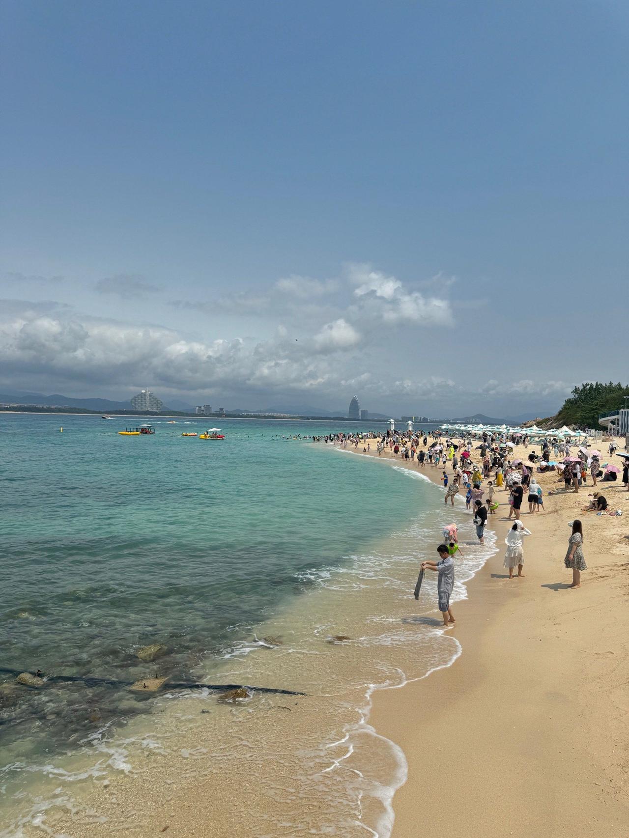 很清醒的一段话:“人可以节约，也可以不买衣服，甚至吃差点，不修边幅都可以。但一定