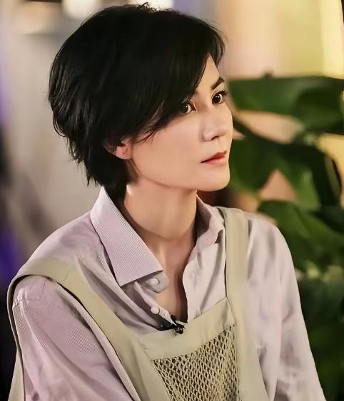 2015年拍《港囧》时，徐峥想让王菲来唱主题曲。但王菲说:“我的歌一唱就火，要我