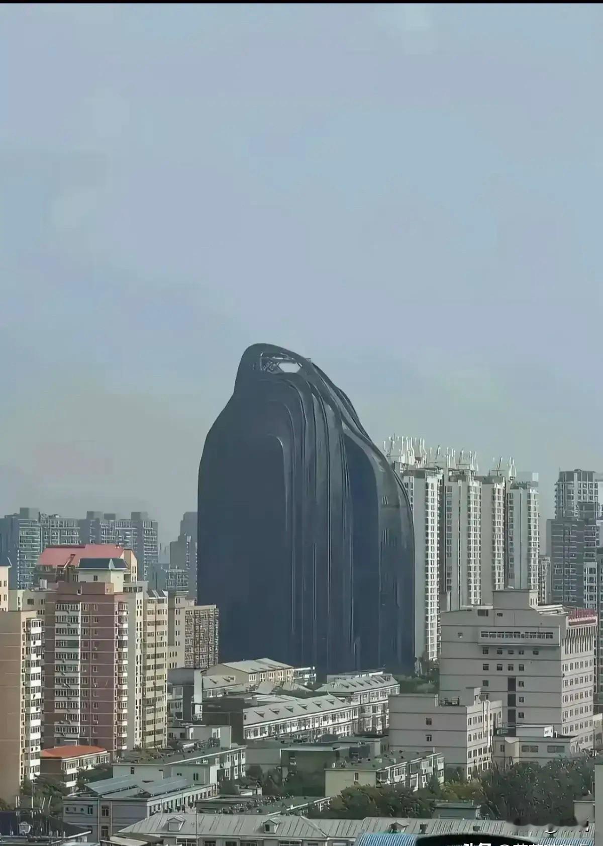 北京这栋黑楼是干什么的，这颜色、外形都好奇特啊
