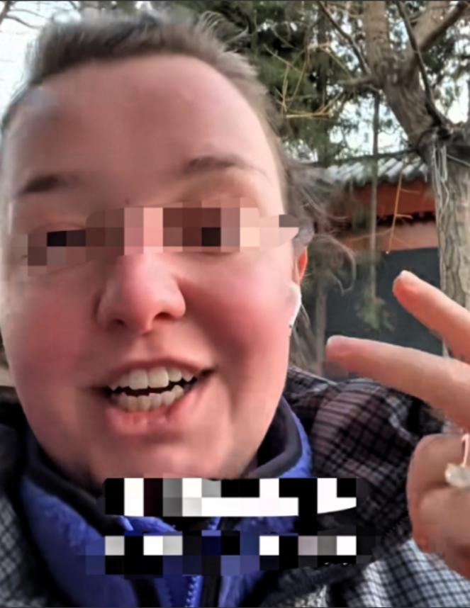 最近一个26岁英国女孩由于自己胃疼，在英国预约看专科医生，需要等待86天，她等待