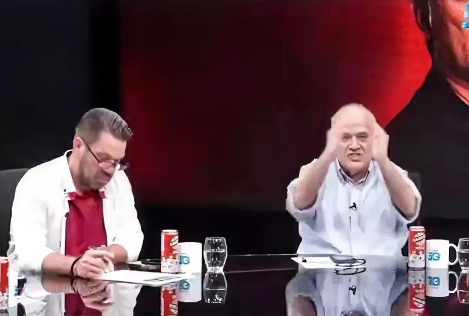 查卡尔真是恨死土耳其主帅蒙特拉了！今日迎来世界杯小组赛次轮土耳其对阵巴拉圭，土耳