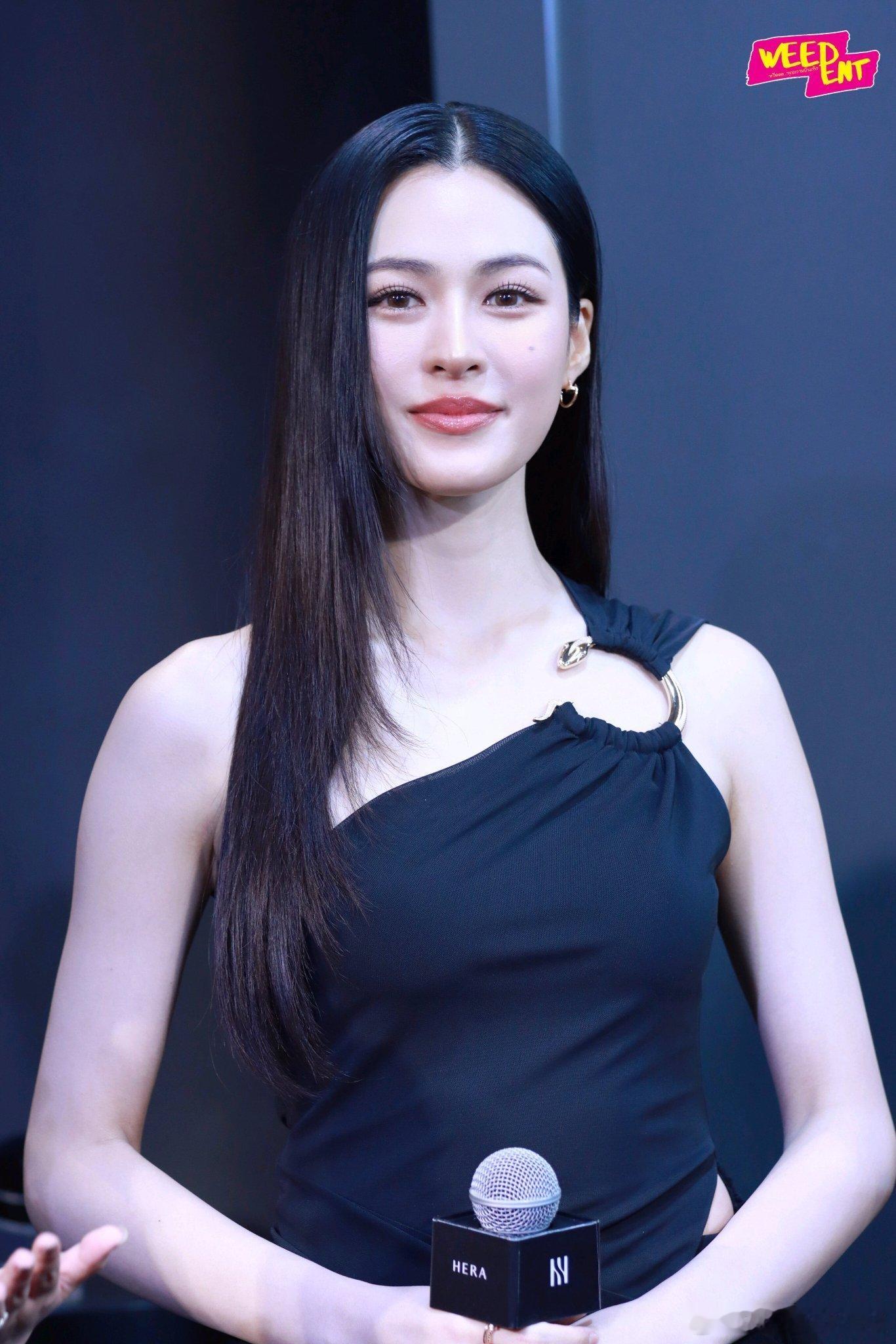 邝玲玲🖤🖤​​​