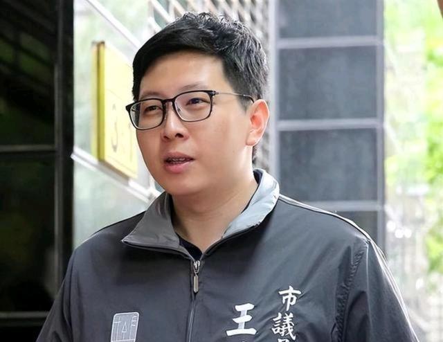 “台独”分子王浩宇出来撂话了！12月31日，前桃园市“议员”王浩宇声称，台湾人害