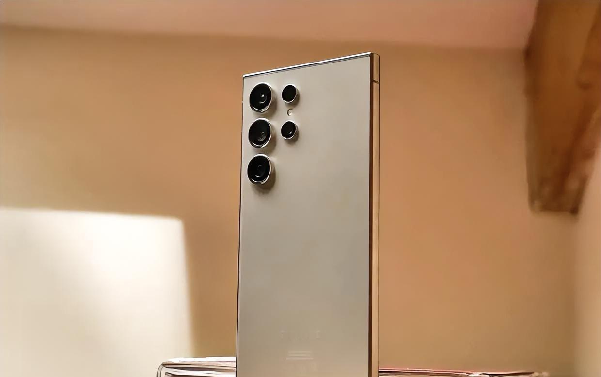 三星机皇血降4449！钛金属+2K屏+2亿像素香爆了安卓机皇彻底放下身段！