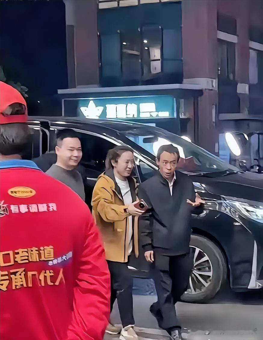 鸡排哥应该算得上是凉得最快的网红了！有网友直言，他压根不是不懂运营，反而是因为太